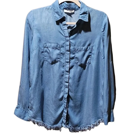 𝅺beachlunchlounge soft lyocell denim-style shirt with fringed hem - Picture 1 of 9
